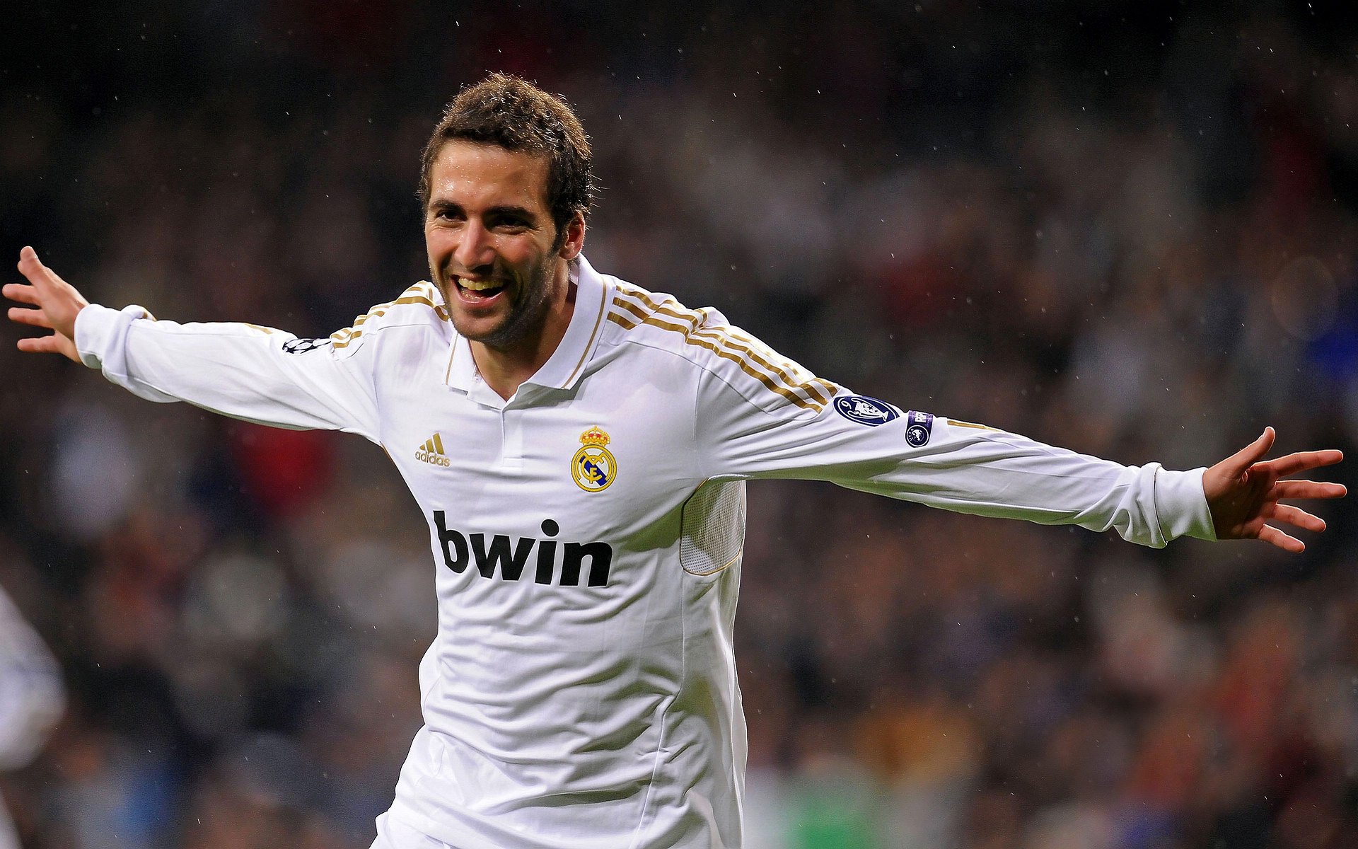 戈麦斯彻底打爆防线,巴黎力克波兰,欧冠赛场再显王者风范